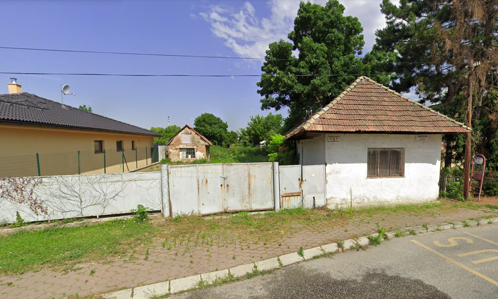 Stavebný pozemkom 867 m2 so starším RD,  Nitra - Mlynárce, cena: 129.820 EUR