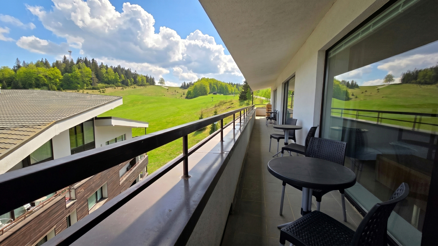 Vlastné útočisko aj zdroj príjmu: luxusná terasa 34 m², 3 izby, krb, parking, Donovaly, Cena: 289.900€